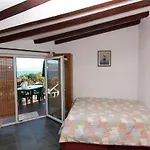 Appartamento Family Friendly Seaside Arbanija, Ciovo - 5220 *