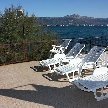 Family Friendly Seaside Arbanija, Ciovo - 5220 Трогир
