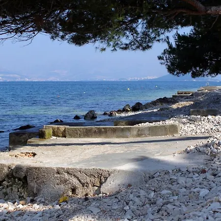 Family Friendly Seaside Arbanija, Ciovo - 5220 Трогир