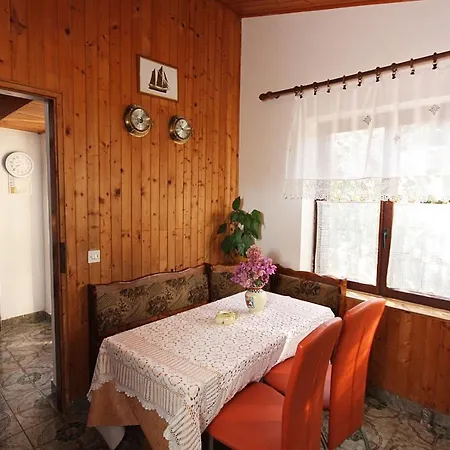 Family Friendly Seaside Arbanija, Ciovo - 5220 * Trogir