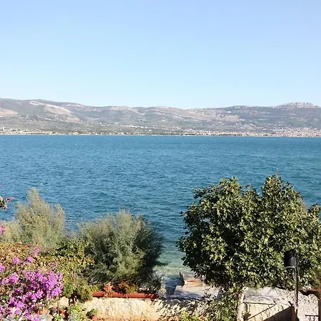 Family Friendly Seaside Arbanija, Ciovo - 5220 Трогир