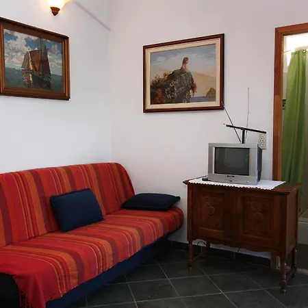 Apartment Family Friendly Seaside Arbanija, Ciovo - 5220