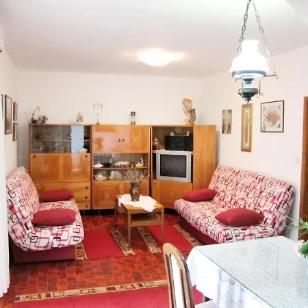 Family Friendly Seaside Arbanija, Ciovo - 5220 * Trogir