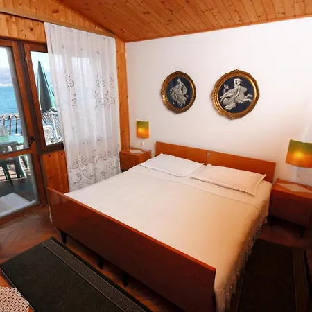 Апартаменты Family Friendly Seaside Arbanija, Ciovo - 5220 *