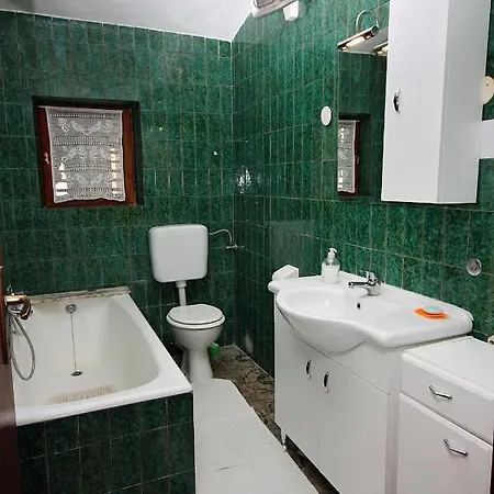 Family Friendly Seaside Arbanija, Ciovo - 5220 * Trogir