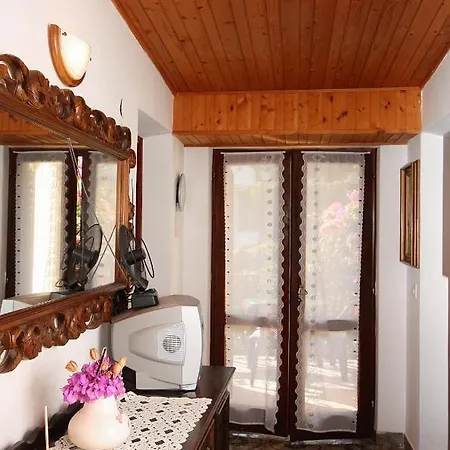 Family Friendly Seaside Arbanija, Ciovo - 5220 Apartment