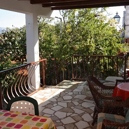 Family Friendly Seaside Arbanija, Ciovo - 5220 * Трогир
