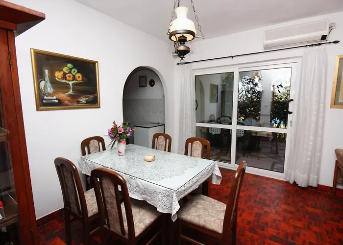 Apartament Family Friendly Seaside Arbanija, Ciovo - 5220 *