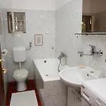 Family Friendly Seaside Arbanija, Ciovo - 5220 Apartamento