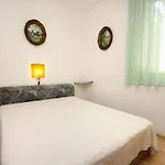 Apartamento Family Friendly Seaside Arbanija, Ciovo - 5220 Trogir