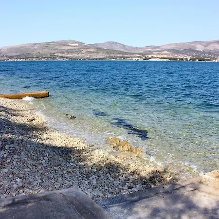 Family Friendly Seaside Arbanija, Ciovo - 5220 Lejlighed Trogir