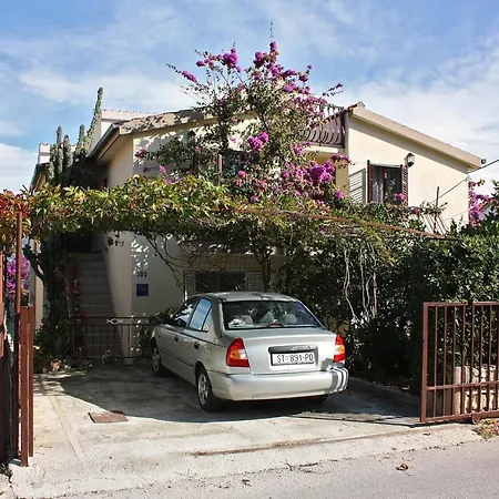 شقة Family Friendly Seaside Arbanija, Ciovo - 5220 تروغير