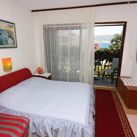 Lejlighed Family Friendly Seaside Arbanija, Ciovo - 5220 Trogir