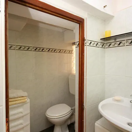 Family Friendly Seaside Arbanija, Ciovo - 5220 Daire