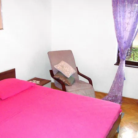 Daire Family Friendly Seaside Arbanija, Ciovo - 5220 *