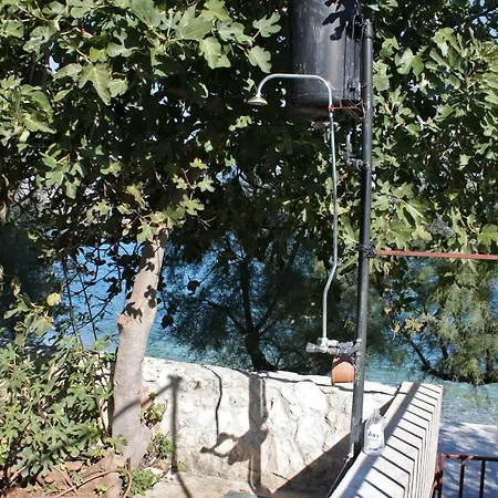 Family Friendly Seaside Arbanija, Ciovo - 5220 شقة تروغير