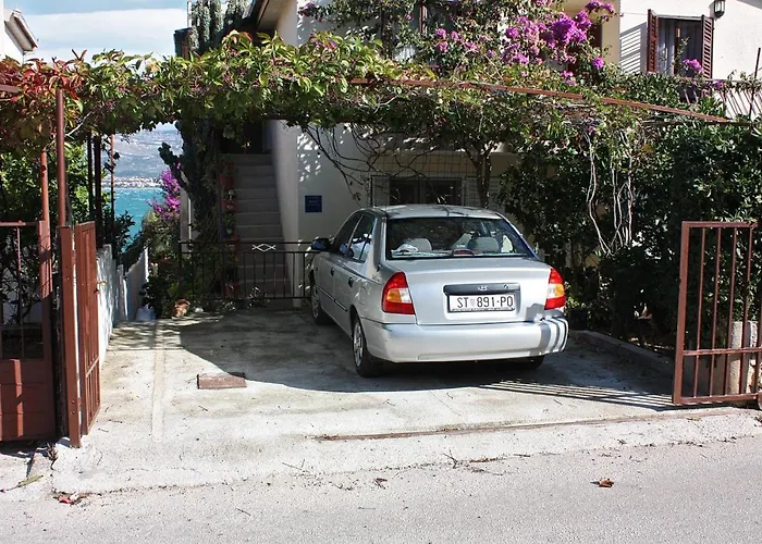 شقة Family Friendly Seaside Arbanija, Ciovo - 5220 *