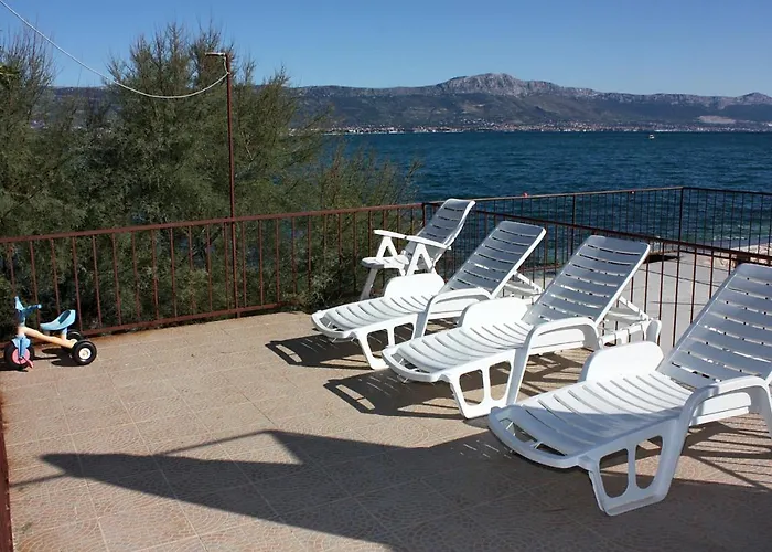 Family Friendly Seaside Arbanija, Ciovo - 5220 تروغير