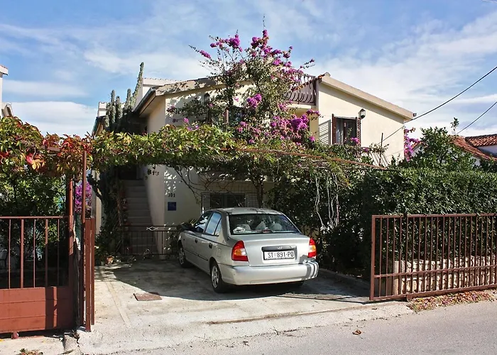 شقة Family Friendly Seaside Arbanija, Ciovo - 5220 تروغير