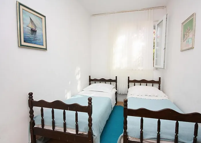 Family Friendly Seaside Arbanija, Ciovo - 5220 * تروغير