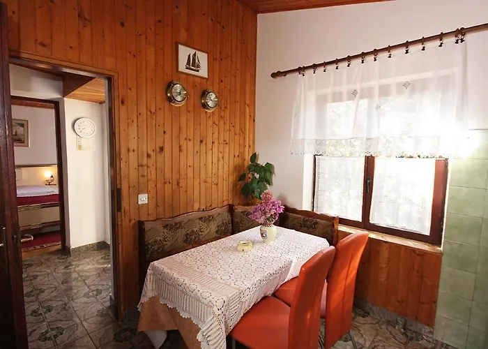 Family Friendly Seaside Arbanija, Ciovo - 5220 * تروغير