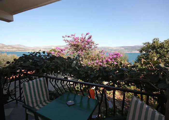 公寓 Family Friendly Seaside Arbanija, Ciovo - 5220