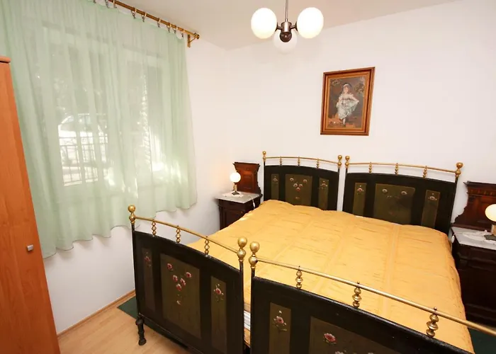 شقة Family Friendly Seaside Arbanija, Ciovo - 5220