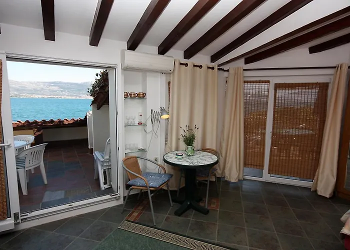 شقة Family Friendly Seaside Arbanija, Ciovo - 5220 *