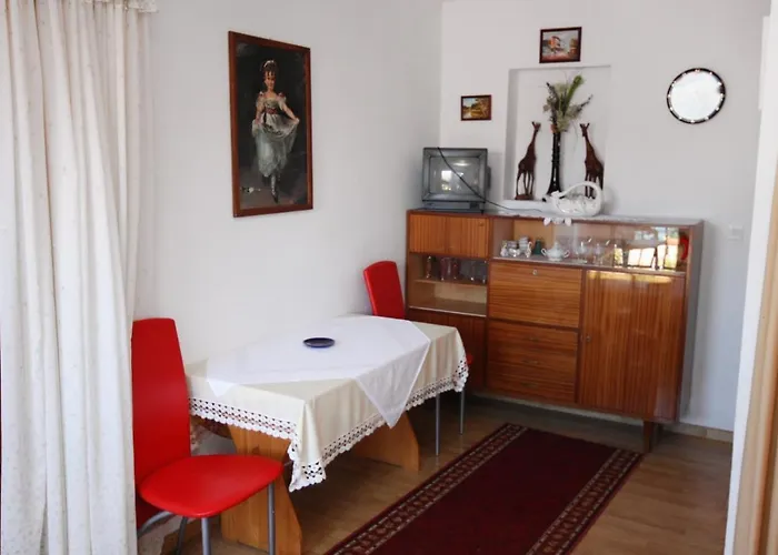 Family Friendly Seaside Arbanija, Ciovo - 5220 شقة تروغير