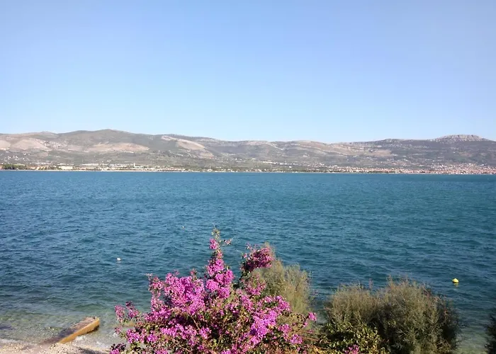 公寓 Family Friendly Seaside Arbanija, Ciovo - 5220 特罗吉尔