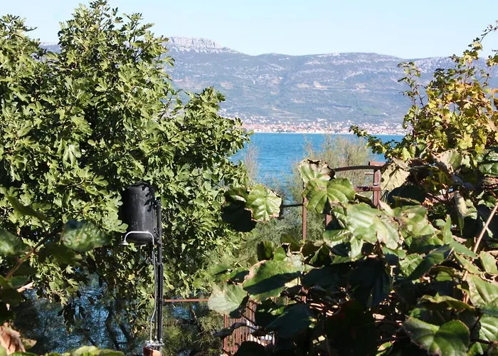 شقة Family Friendly Seaside Arbanija, Ciovo - 5220 تروغير