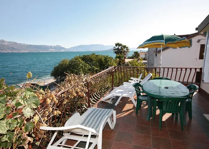 شقة Family Friendly Seaside Arbanija, Ciovo - 5220 *