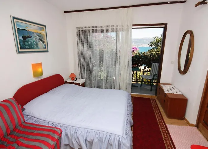 شقة Family Friendly Seaside Arbanija, Ciovo - 5220 تروغير