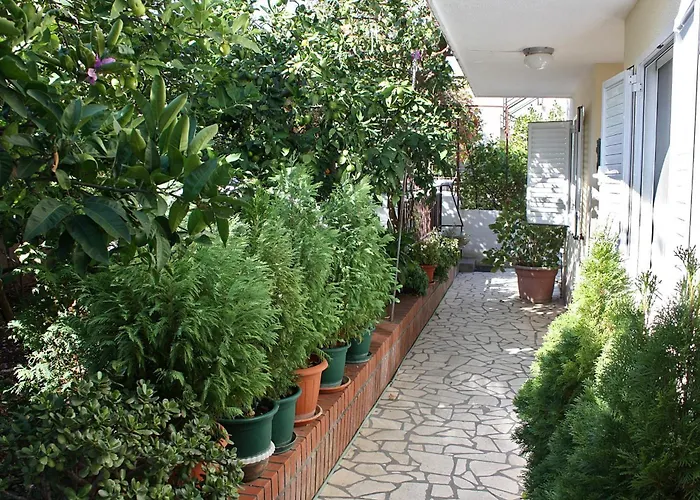 شقة Family Friendly Seaside Arbanija, Ciovo - 5220 تروغير