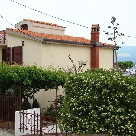 Family Friendly Seaside Arbanija, Ciovo - 5220 Apartman