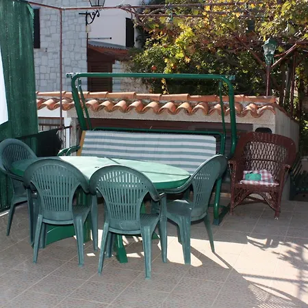 Family Friendly Seaside Arbanija, Ciovo - 5220 Apartman *