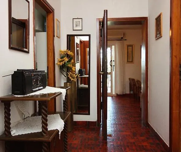 Apartman Family Friendly Seaside Arbanija, Ciovo - 5220 *